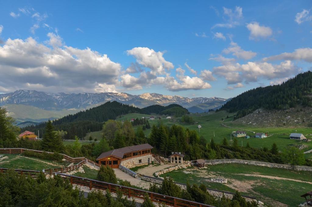Cheile Gradistei Fundata Resort Екстериор снимка